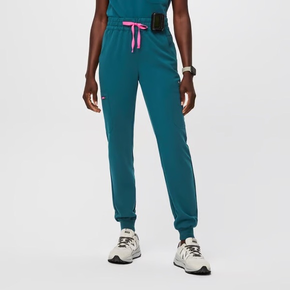 Figs Uman Relaxed Joggers - Picture 1 of 3